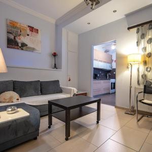 Top-Floor Apt with Private Patio- Nea Ionia by ΜΡS