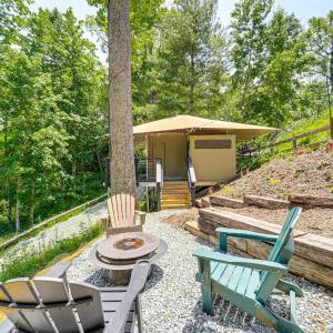 Mtn-View Deck: Scenic Glamping Getaway Near Boone!