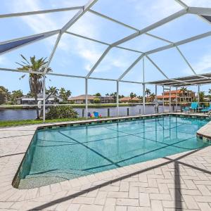 Luxurious & Adventurous Getaway - Villa Waterfront Escape - Roelens