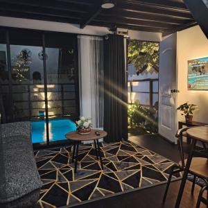 Tinyloft private pool 6267