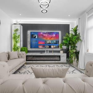 SLUXE Properties 4mins to Etihad Stadium and Coop live