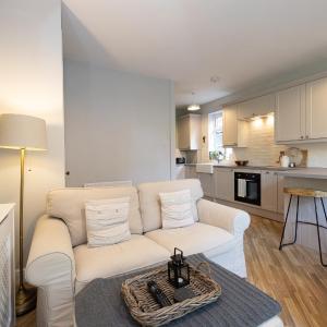 Victorian WFH Haven with Free Parking
