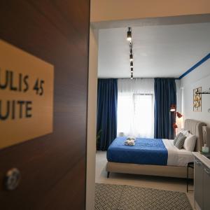 Plaka Voulis 45 by Zeus Suites