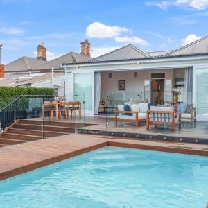 Executive Ponsonby Abode w Lap Pool and Parking