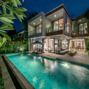 Tropical Escape in Berawa - Brand New 4BR Villa with Lush Garden and Pool