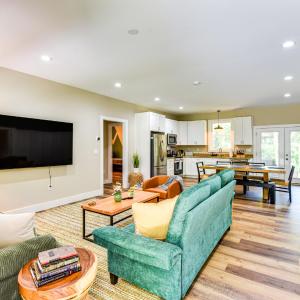 1 Mi to Lake Hartwell: Updated Retreat w/ Patio!