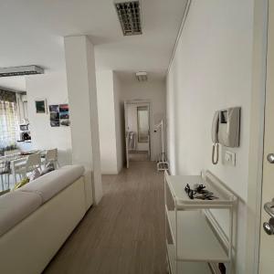 Terrace Apartment Venice - White