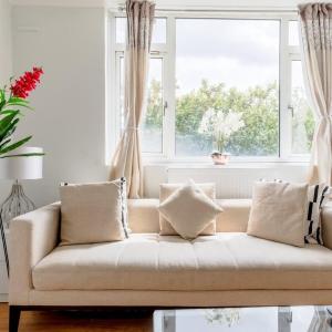 Bright 3-Bedroom Flat Parking 4KTV & Balcony