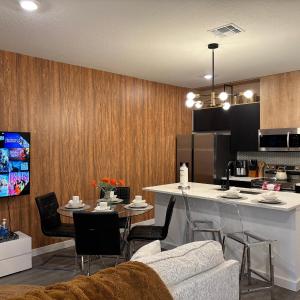 Modern 3BR Townhome Near Disney