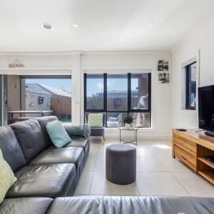 Sullivan Villa - Spacious Modern Escape by Rye Beach