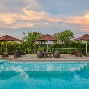 MCollection - Newport Stay by Runway Manila & Attractions