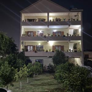 Airport Garden House