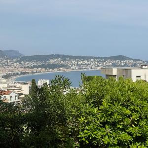 Spacieux appartement, Jardin, vue mer, calme