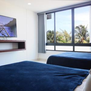 Central, beachside + rooftop w/infinity pool