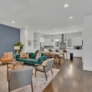 3 Lux Homes Huge Rooftop 2mi to Broadway Sleeps 36