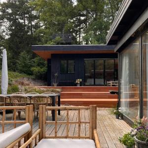 Retro Woodland Home With Modern Twist Amidst Trees