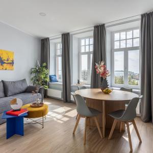 Gorgeous 1BR Old Town Apartment