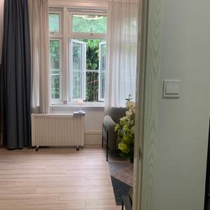 Shanghai Historical 1 living room and 1 bedroom with Garden view near Jiashan Road and Hengshan Rd