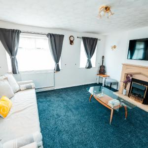 Family & Group Stay in Manchester - Free Parking