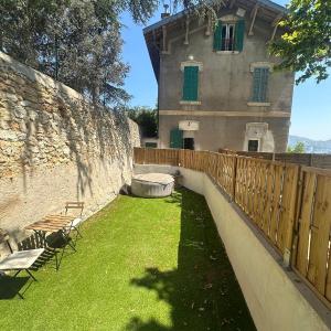 Maison 8 T2 Jacuzzi et Jardin