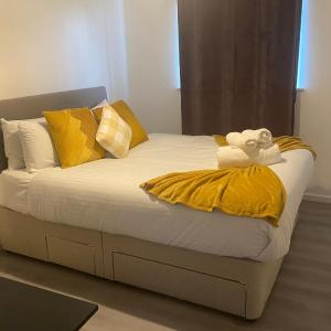 Stylish spacious 2 bed Apt Balcony Nr City Stadium