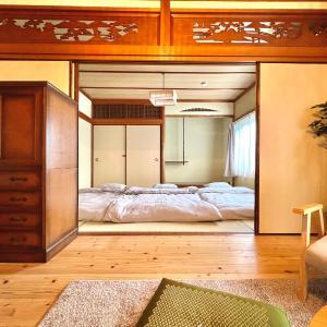 Kumano Casa Just a 4-minute walk from Kii-Tanabe Station, your private, fully detached rental house on a tranquil property is the perfect base for exploring Tanabe City and Shirahama, from the gateway to the Kumano Kodo!
