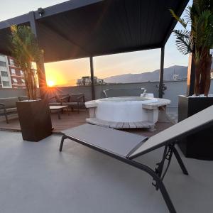 Suite Panoramic Attico con Jacuzzi Privata