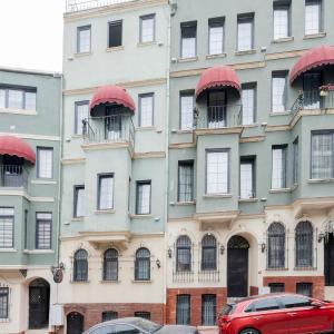 Red Tent Urban Suites