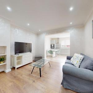 Lovely 2 Bed With Backyard 20 Min to Tooting Station