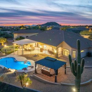 4BR Mesa Mountainside Retreat with Pool, Hot Tub and Games