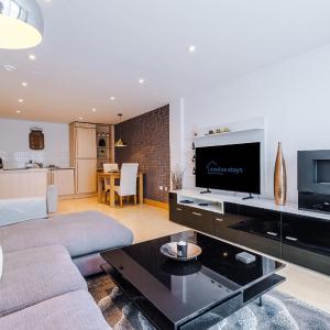 Central Leeds 2BR 2BA, Wi-Fi, Kitchen, Sleeps 5