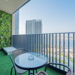 Gardenia Suites Creek Harbour, 2 Bedroom Stylish Apartment with Creek Views