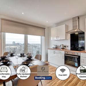 3 Bedroom Apartment By Paul & Malin Properties Short Lets & Serviced Accommodation Stretford With Free Parking & Gym Access