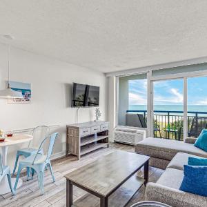 Sandy Tides by StayMareni - Oceanfront Suite