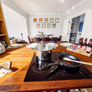 4-Bed Work Retreat | Dover | Wi-Fi & Parking