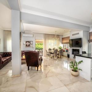 Evis coastal comfort house