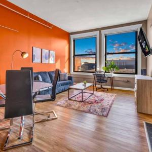 1Br in Heart of Downtown, Sauna, Prime Location