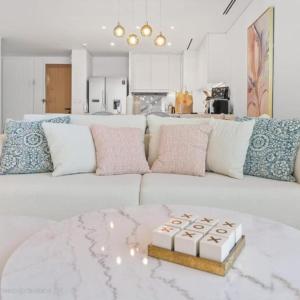 Sea-view apartment with private beach in La Vie
