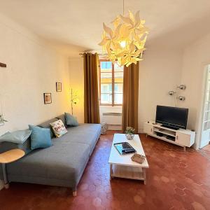 Typical Niçois apartment in the heart of old town