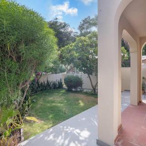 StayShort - Vibrant Villa in Springs 11 Sleeps 6 with Balcony