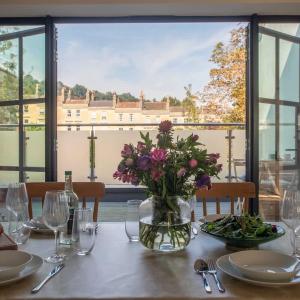 Bright open plan living - Bath - Free Parking