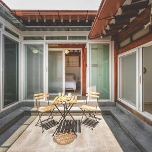 Urban Hanok Ee-um Dongdaemun Private Modern Hanok Stay for 6-8 people