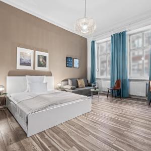 Holiday 33 Apartment K next to Alexanderplatz, 4 rooms with bathroom & guest toilet