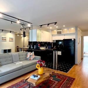 Charming 1BR in Prime Santa Monica Walk to Beach