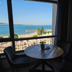Comfy Flat Sea View & Strong Wi-Fi