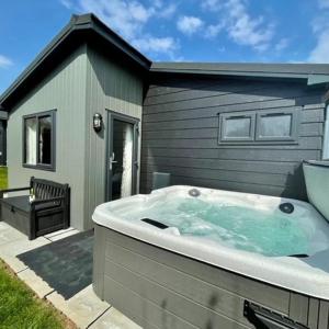 Beautiful Lodge with Hot tub