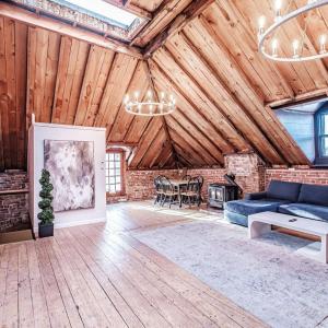 Lofty Ambition - Stunning West End Rooftop Retreat
