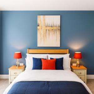 Elegant Windsor Flat - Short Walk to Windsor Castle, River Thames & Train Station