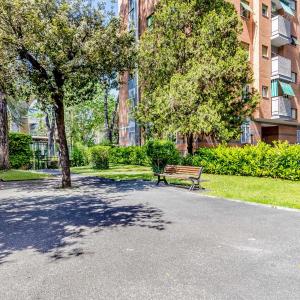 Elegant and spacious apartment facing the subway near the Vatican