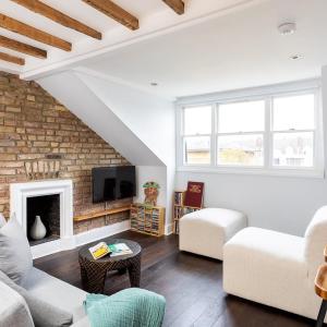 Bright Maida Vale Apartment